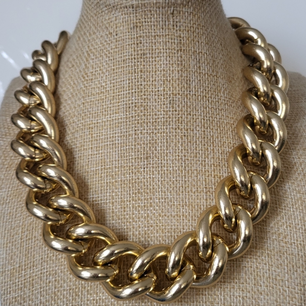 80's Bold Chunky Goldtone Chain Necklace - Women Jewelry